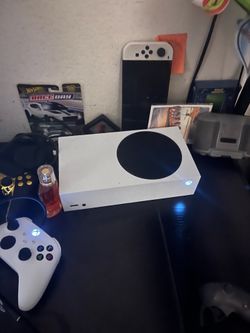 Xbox series s 512 gb (barely used)