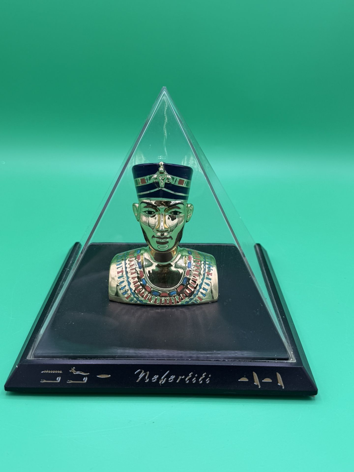 2002 Bradford Exchange Treasure of King Tut Mask Of Nefertiti Excellent Condition