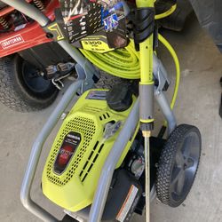 Floor Model, New opened Box! Honda Powered RYOBI 3300 PSI 2.3 GPM Cold Water