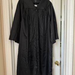 Graduation Gown - Black Size 5’4” - 5’6”
