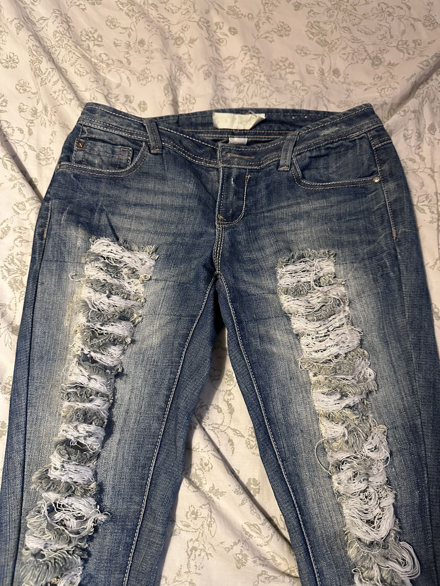 Almost Famous Size 5 Skinny Jeans