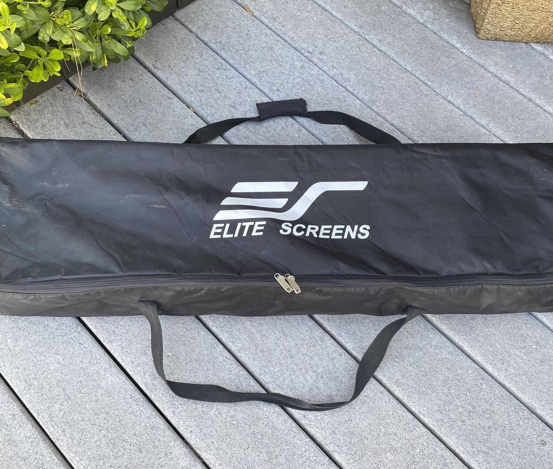 Elite Projector Screen In/outdoor