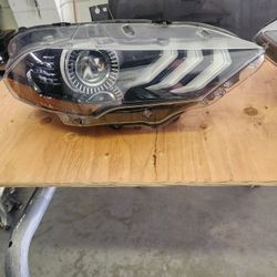 2018-2023 Ford Mustang Right Headlight Oem 