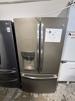 GE French Door Refrigerator with Ice and Water Dispenser