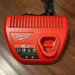 Milwaukee M12 Charger 