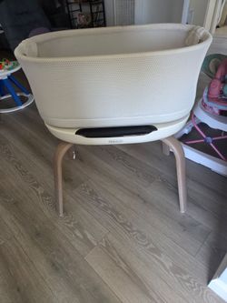 Smart bassinet graco