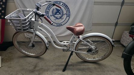 Electric Bike Co Cruiser E-Bike White/Brown Only 168 Miles + Alarm System