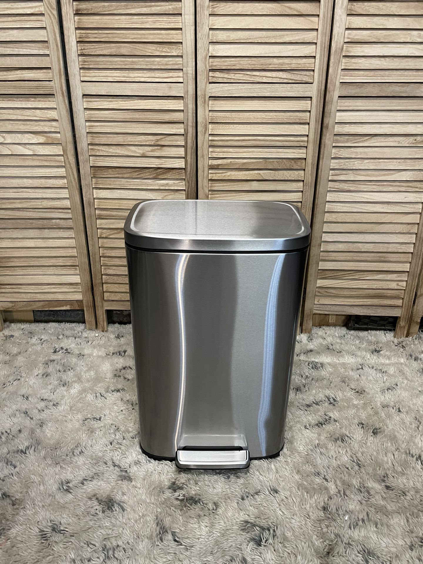 13 Gallons Trash Can