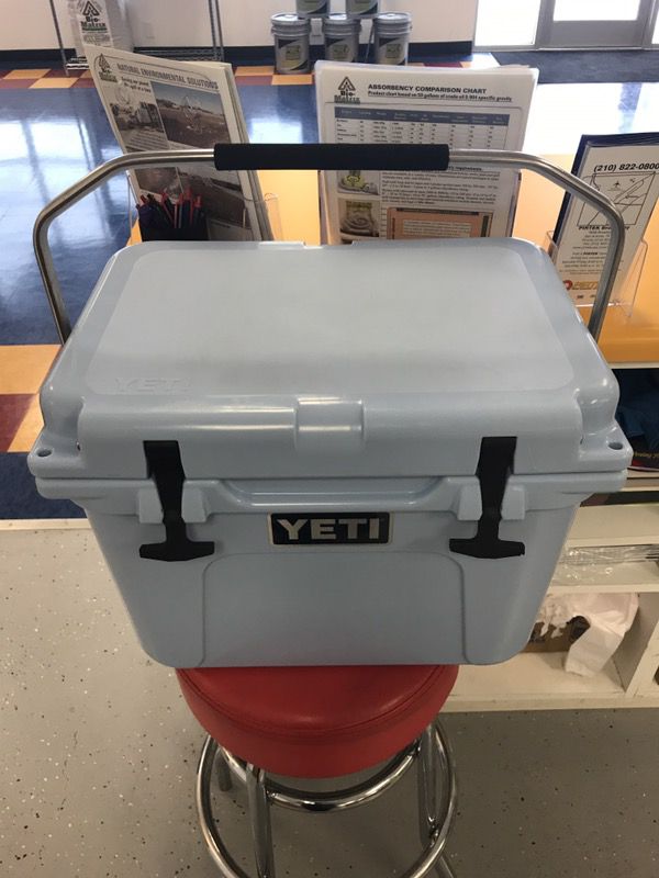 LIMITED EDITION Reef Blue Yeti Roadie 20 Cooler with 4 lb. Yeti Ice Block  for Sale in San Antonio, TX - OfferUp