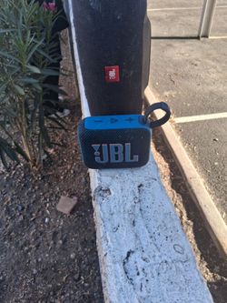 2 jbl Bluetooth speaker deal