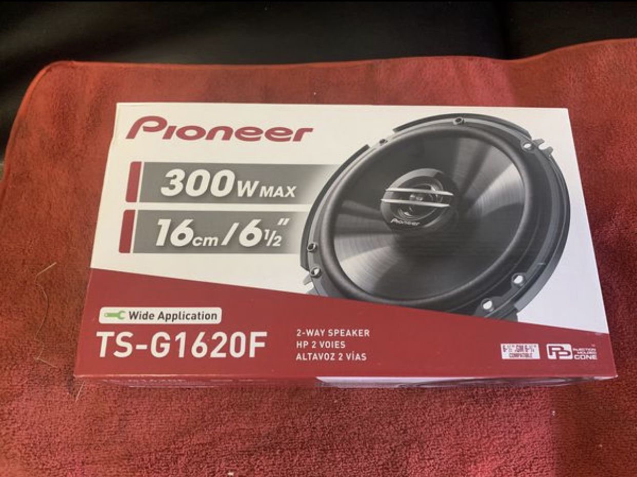 Pioneer car Audio . 6.5 inch car stereo speakers .300 watts new