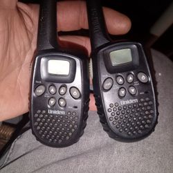 Uniden Two 16 Mile FRS/GMRS 22 Channel Walkie Talkies