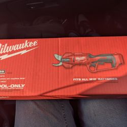 Milwaukee M12™ Brushless Pruning Shears
