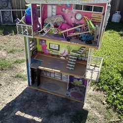 Free Barbie house