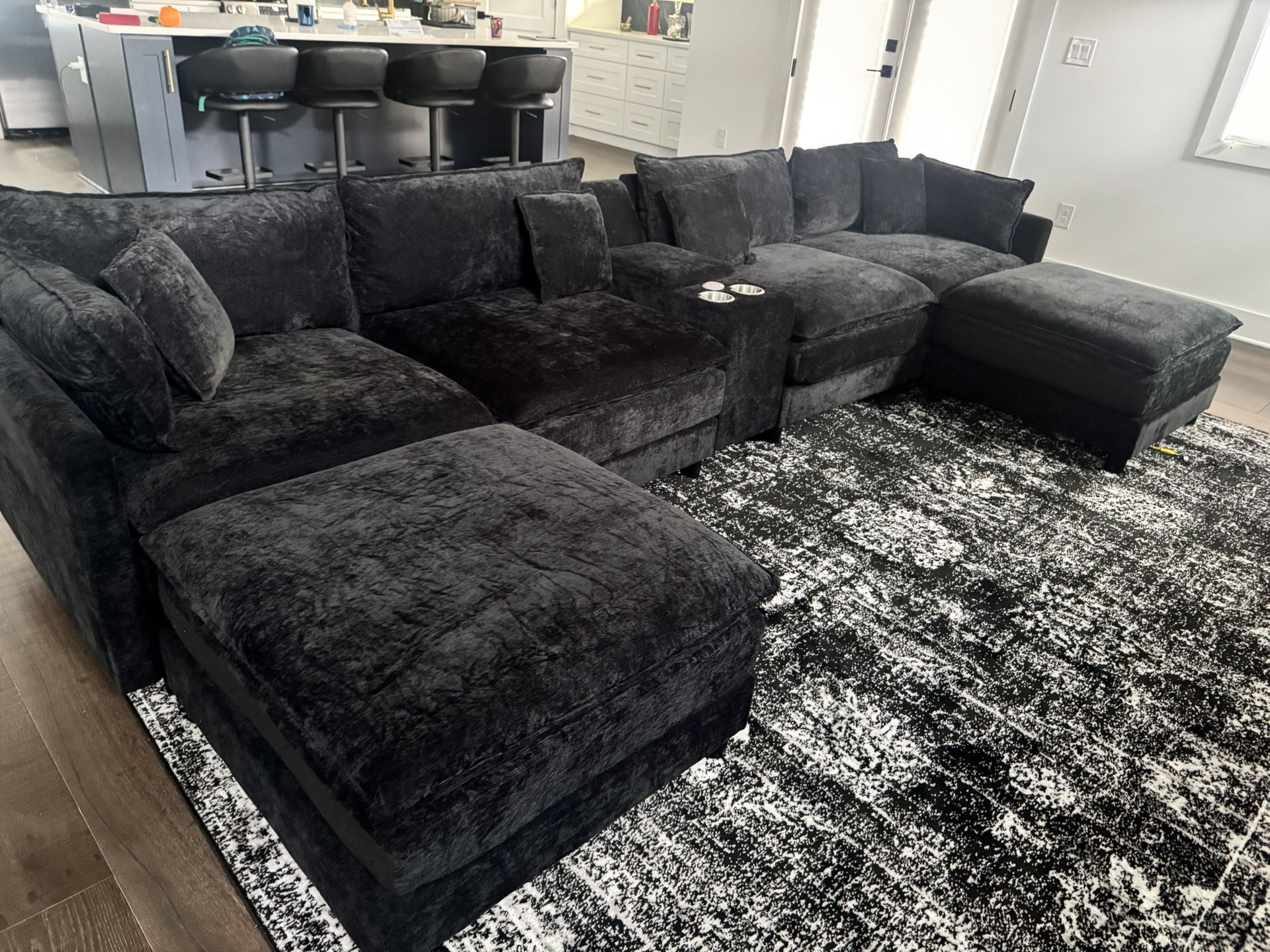 ✨ FOR SALE: Modern Black Sectional Sofa – $800 OBO ✨
