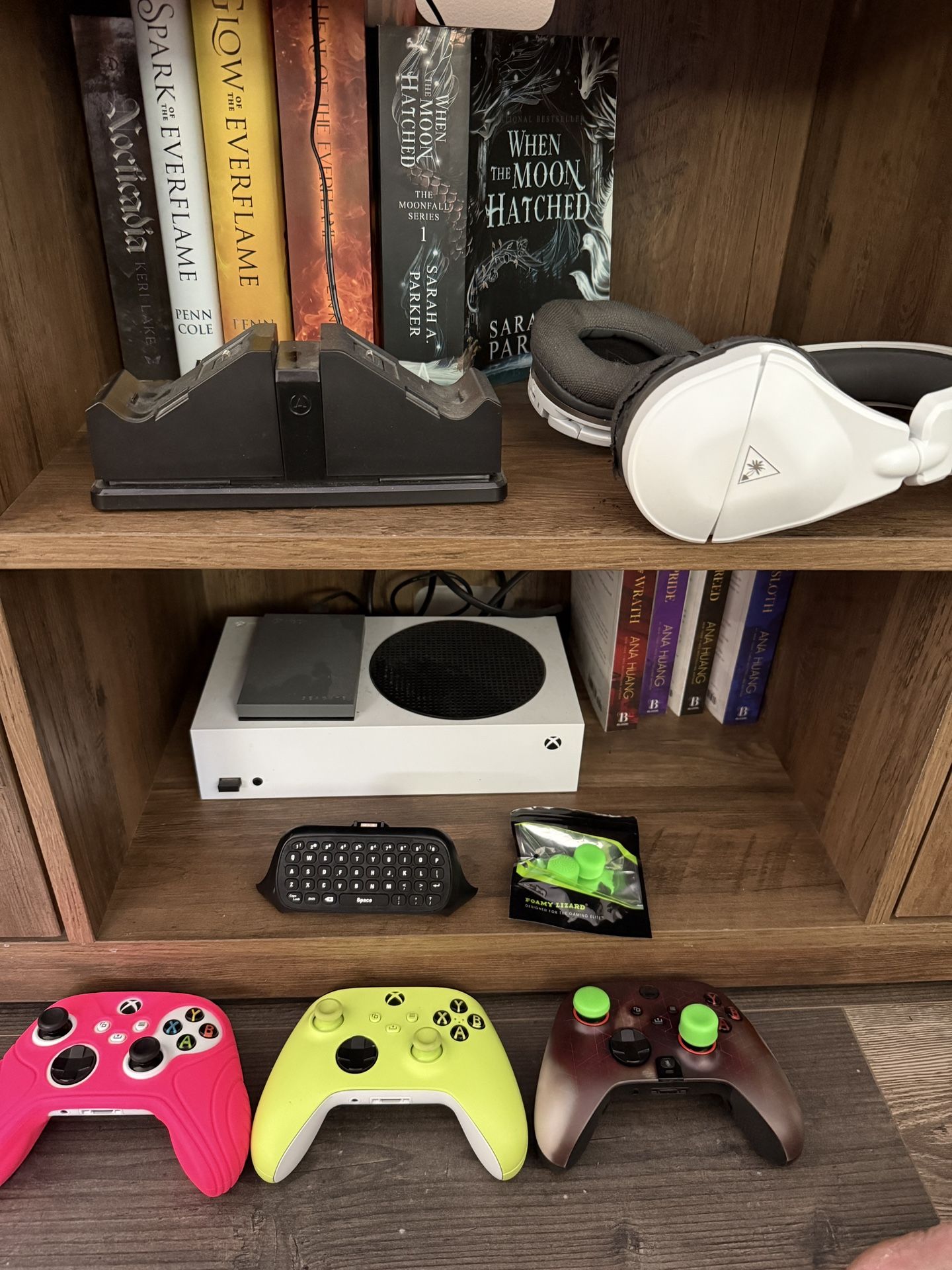 Xbox Series S Digital W/ 500GB with Accessories (Scuf Controller)