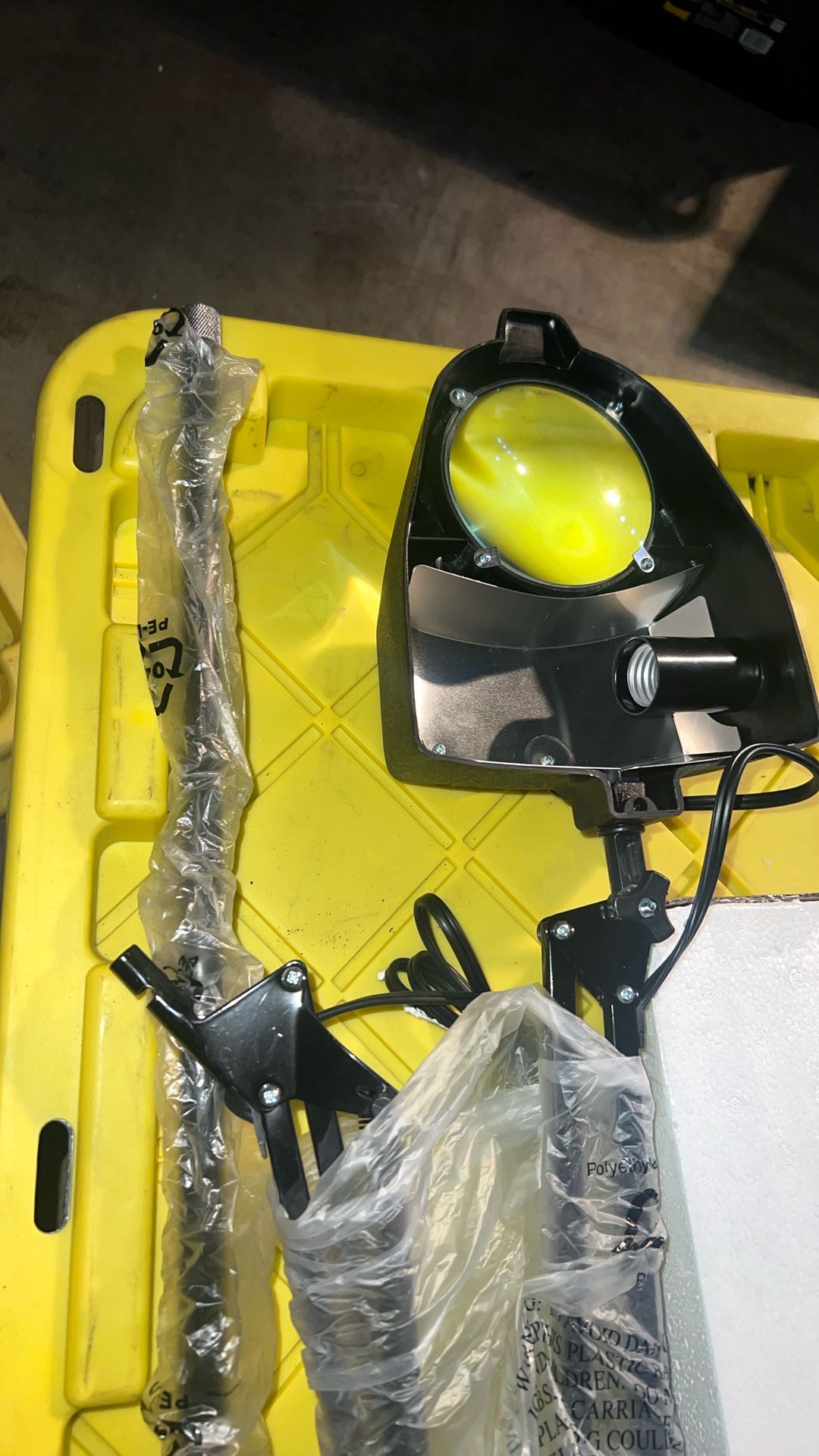 Swingarm Magnifier With Floor Stand 