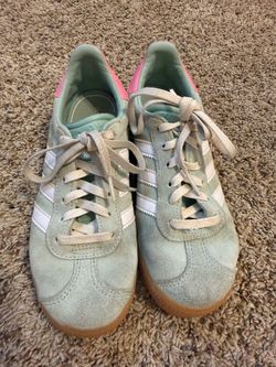Girls size 2 Adidas Gazelle shoes