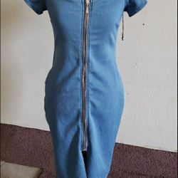 Beautiful stretch denim dress size (M) NEW.