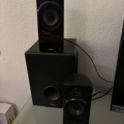 Insignia 2.1 Sound System with Subwoofer for PC