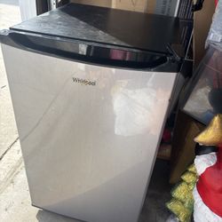 Whirlpool Mini fridge 