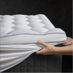 READ DESCRIPTION 
Queen Or King 3 Inch Ultra-Fluffy Memory Foam Mattress Topper for Back Pain, Extra Soft Pillow Top Mattress Topper w 4X Support