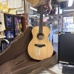 Taylor Academy 12e Electric Acoustic Guitar W/ Gig Bag