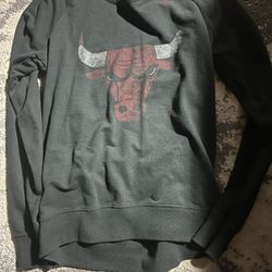 Used Women’s Bulls Sweater