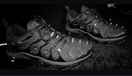 Nike Air VaporMax "Triple Black" - Size 8.5M