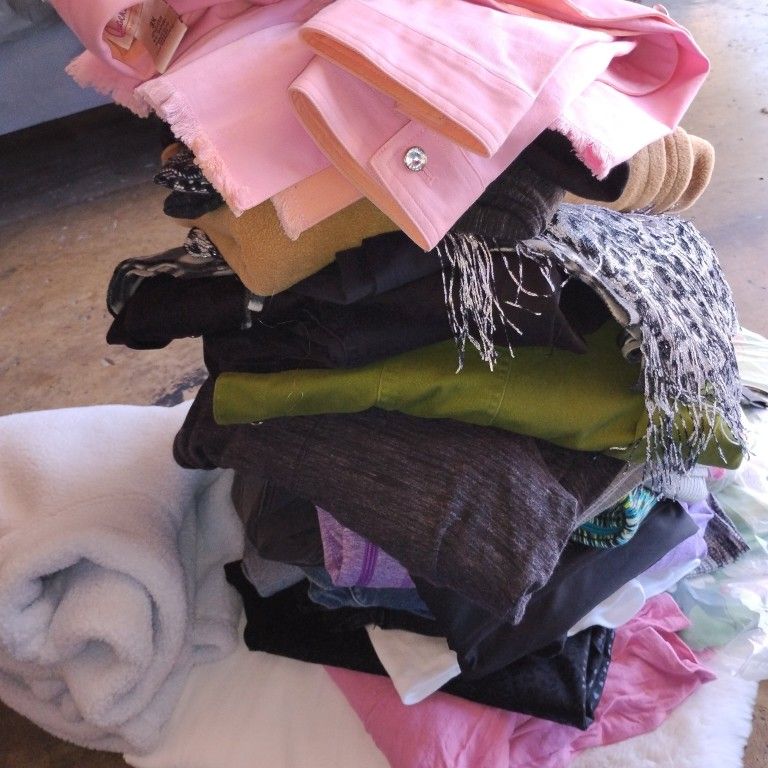 PLUS SIZE WOMEN'S CLOTHES 