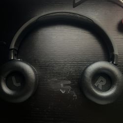 JBL Tune 670NC Wireless Headphones 