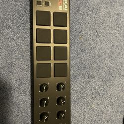 AKAI Professional LPD8 - USB MIDI Controller with 8 Responsive RGB MPC Drum Pads for Mac and PC, 8 Assignable Knobs