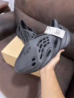 Adidas Yeezy Foam Runner Onyx Size 10 (BrandNew + OGAll)