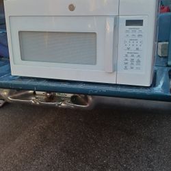 GE OVER THE RANGE MICROWAVE LIKE NEW CAN DELIVER 