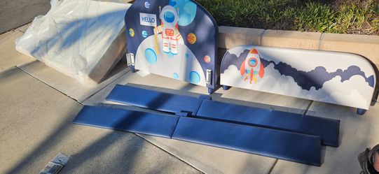 Kids rocket ship bed.