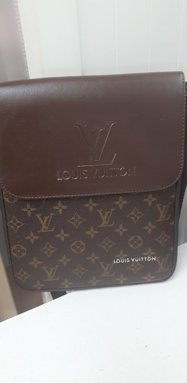 Médium Famous Brand Purse