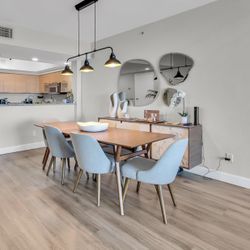 Extendable Dining Table 