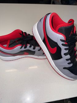 Air Jordan 1 Low Black/Grey/Red – Size 6