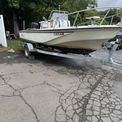  Boston Whaler 