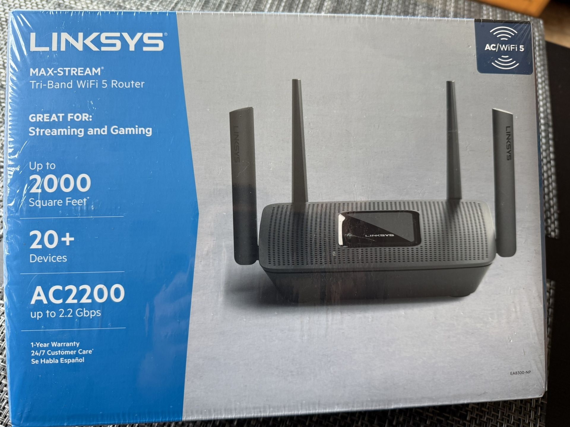 Linksys EA8300 Max-Stream: AC2200 Tri-Band Wi-Fi Router