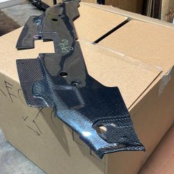 2010-2012 MUSTANG CARBON LG46 FIBER RADIATOR COVER