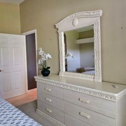 2pc Dresser & Mirror  73× 20