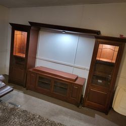 Li Ing Room Set And Entertainment Center 