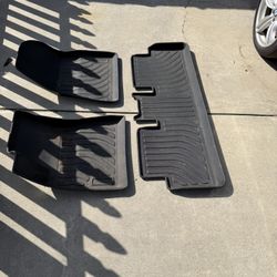 2023 Tesla Floor mats — Molded 