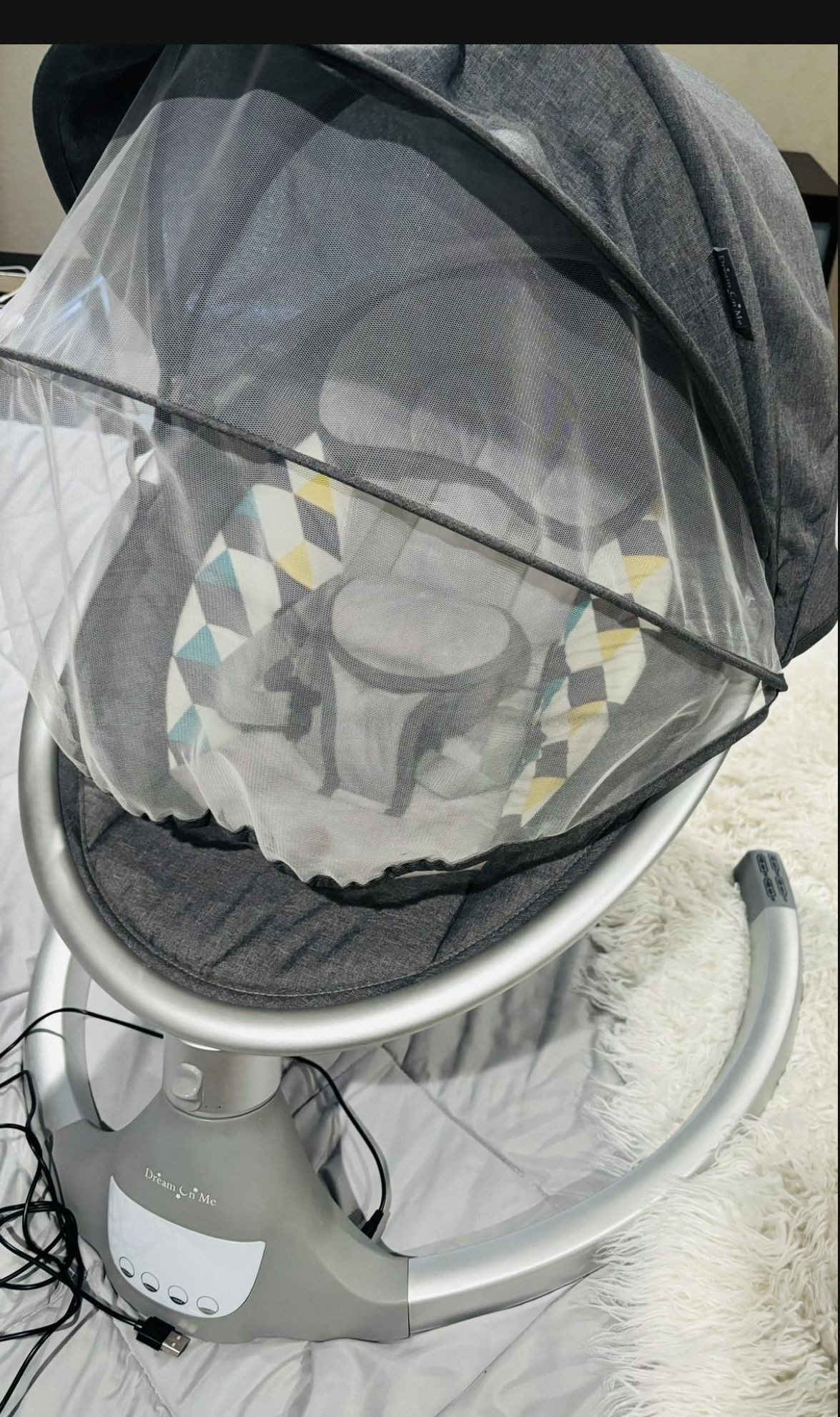 Waiting for a good offer for all diapers, more than 200 pieces, size 2, diaper changing table and crib, electric swing with Bluetooth, baby gym, every