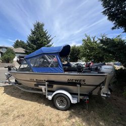 Hewscraft River Runner Fishing Boat 