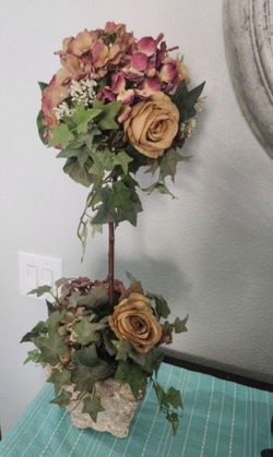 Floral topiary