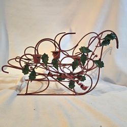 Wireframe Christmas sleigh candle holder 7" Tall Excellent Vintage Condition The Wireframe Christmas sleigh candle holder is a charming and festive ad