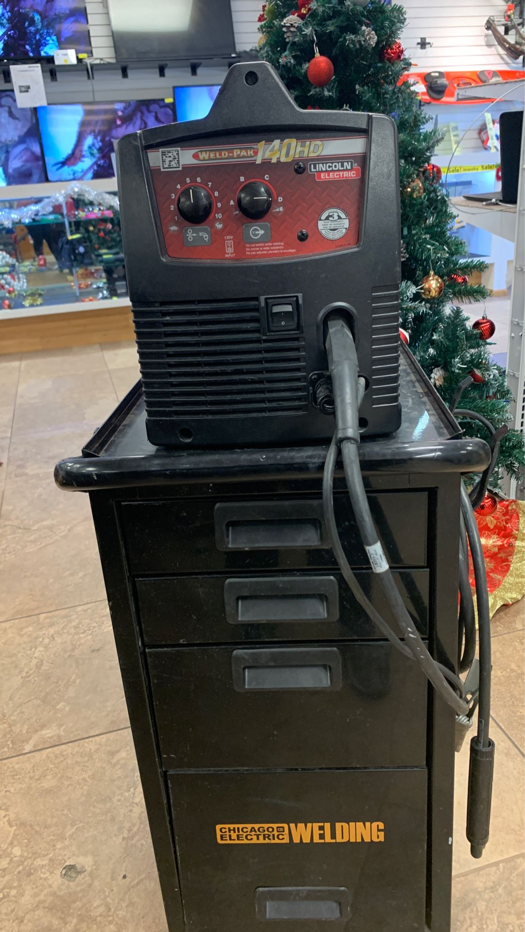 Lincoln electric welder with welding cart for Sale in Fort Myers, FL
