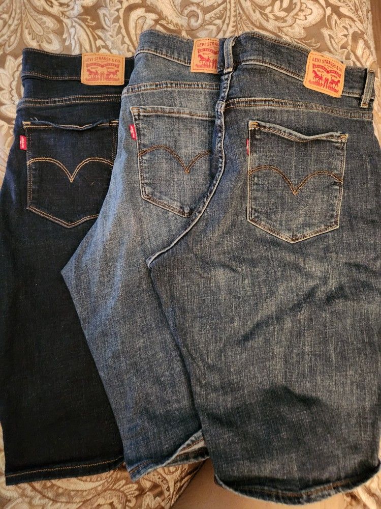 LADIES Levi Bermuda Jean Shorts (32)